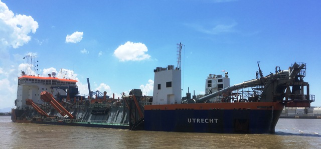 Draga Utrecht Van Oord em Itajaí